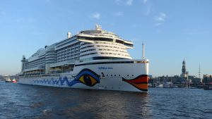 Kein Schiff lief Hamburg so oft an wie die AIDAprima. Foto: lenthe/touristik-foto.de