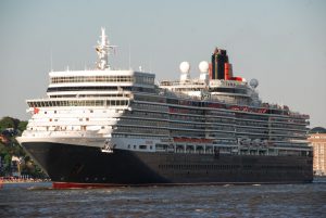 Die Queen Elizabeth wird auch in Hamburg zur Weltreise starten. Foto: bergeest
