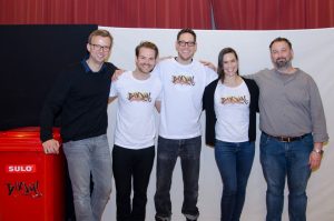 Die Gruppe Elbtonale Percussion und Julia und Ben von AIDA. Foto: bergeest