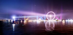 Die Hafen Lichtshow mit dem Riesenrad. Foto: New York Wheel