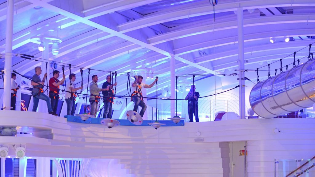 Action im Klettergarten auf der AIDAprima. Foto: lenthe/touristik-foto.de