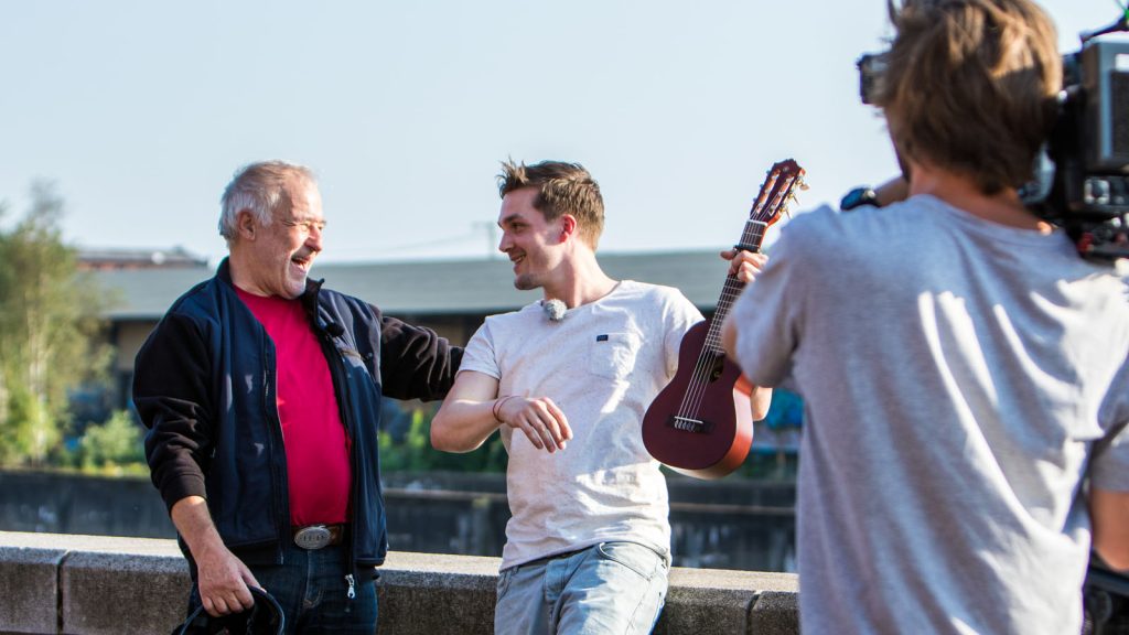 Jasper Vogt und Konrad Wissmann beim Dreh. Foto: Hamburg Huus - Christian Bresch