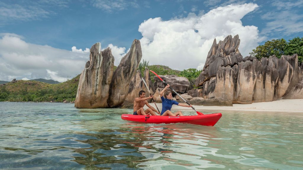Kajak fahren auf den Seychellen. Foto: Silhouette Cruises