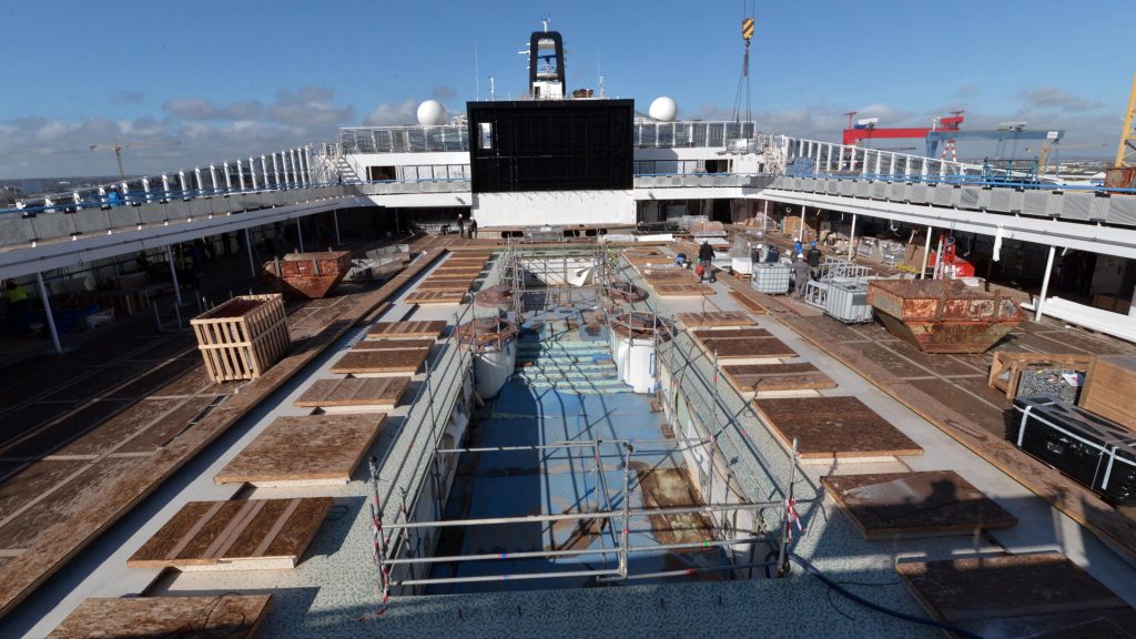 Einer der größten Poolbereiche auf hoher See. Foto: MSC Kreuzfahrten