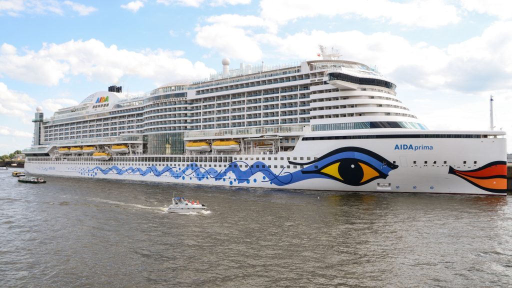 Die AIDAprima wird während des Gipfels wie jede Woche am Cruise Center Steinwerder festmachen. Foto: bergeest