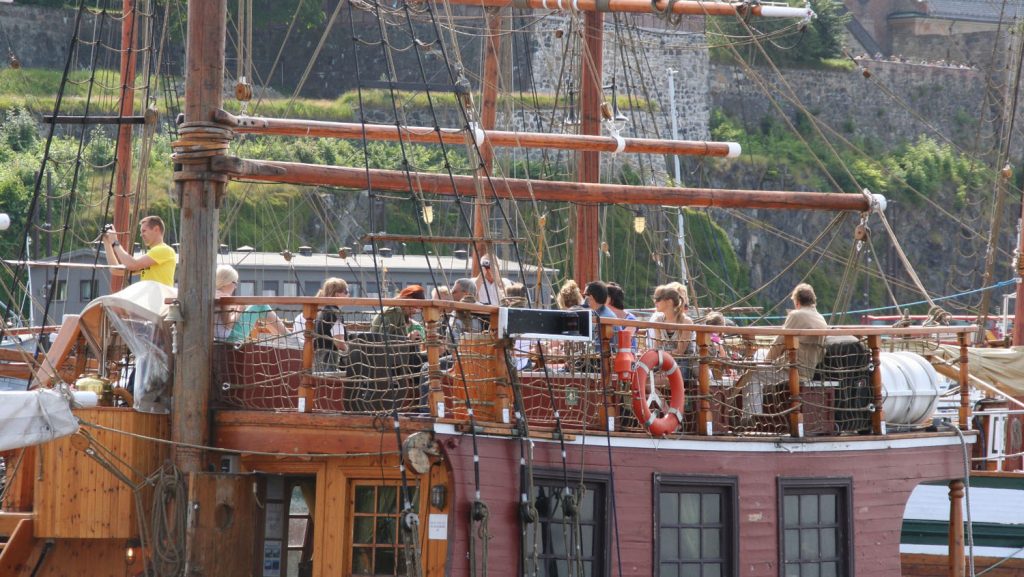 Die Stadt vom Wasser aus erleben Passagiere eines Hop on/Hop off-Segelschiffs auf dem Oslo-Fjord. Quelle: Color Line GmbH/Båtservice