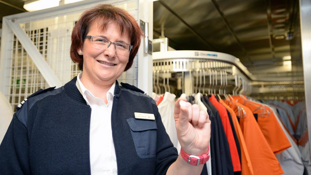Peggy Rass ist die Herrin der Uniformen. Die Chefin des Housekeepings ist gerade als beste Haushälterin Deutschlands ausgezeichnet worden. Foto: lenthe/touristi-foto.de