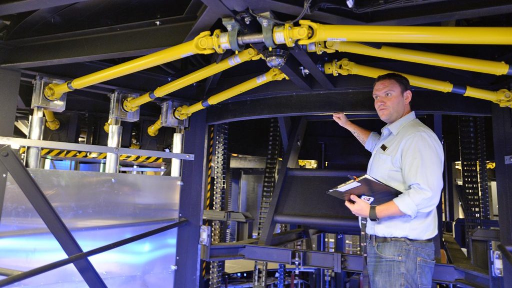 Technik bis unter die Bühne. So sieht es unter der Bühne im Theatrium aus. Foto: lenthe/touristik-foto.de