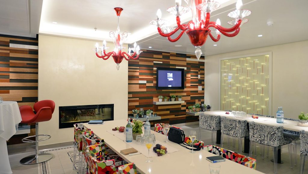 Blick in die Kochschule der AIDAperla. Foto: lenthe/touristik-foto.de