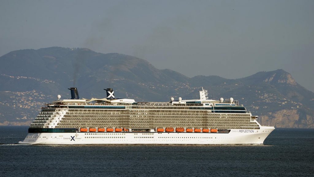 Um 18.20 machte die Celebrity Reflection ihre Leinen los. Foto: lenthe/touristik-foto.de