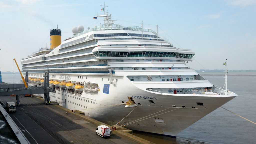 Die Costa Magica liegt am Kai. Foto: Costa Kreuzfahrten/Masorat
