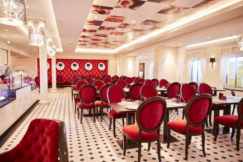 Kostenloses Frühstück gibt es auf AIDAperla auch im French Kiss. Foto: AIDA Cruises