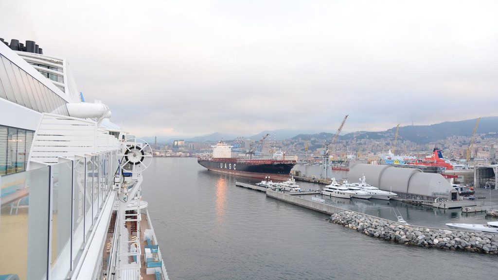 Um sechs Uhr in der frühe erreichten wir heute mit AIDAperla das italienische Genua. Foto: lenthe/touristik-foto.de