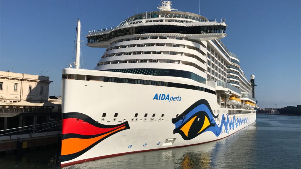 Nun haben wir es endlich geschafft und die AIDAperla von außen vor die Linse bekommen. Foto: lenthe/touristik-foto.de