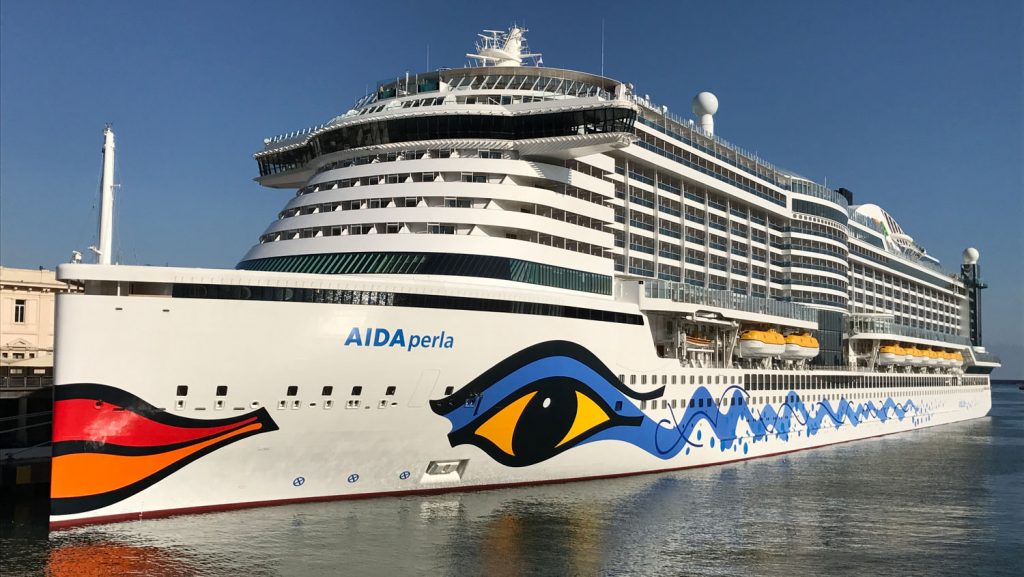 Nun haben wir es endlich geschafft und die AIDAperla von außen vor die Linse bekommen. Foto: lenthe/touristik-foto.de