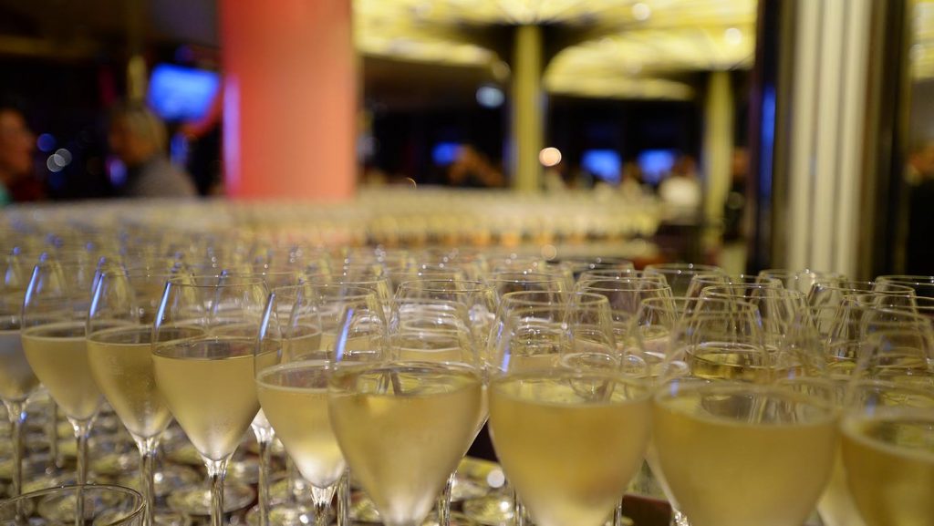 Einen Sekt gab es natürlich auch. Foto: lenthe/touristik-foto.de
