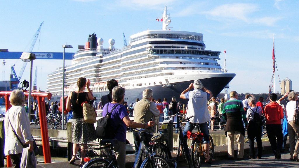 Publikumsmagnet in Kiel - Die Queen Elizabeth. Foto: Port of Kiel
