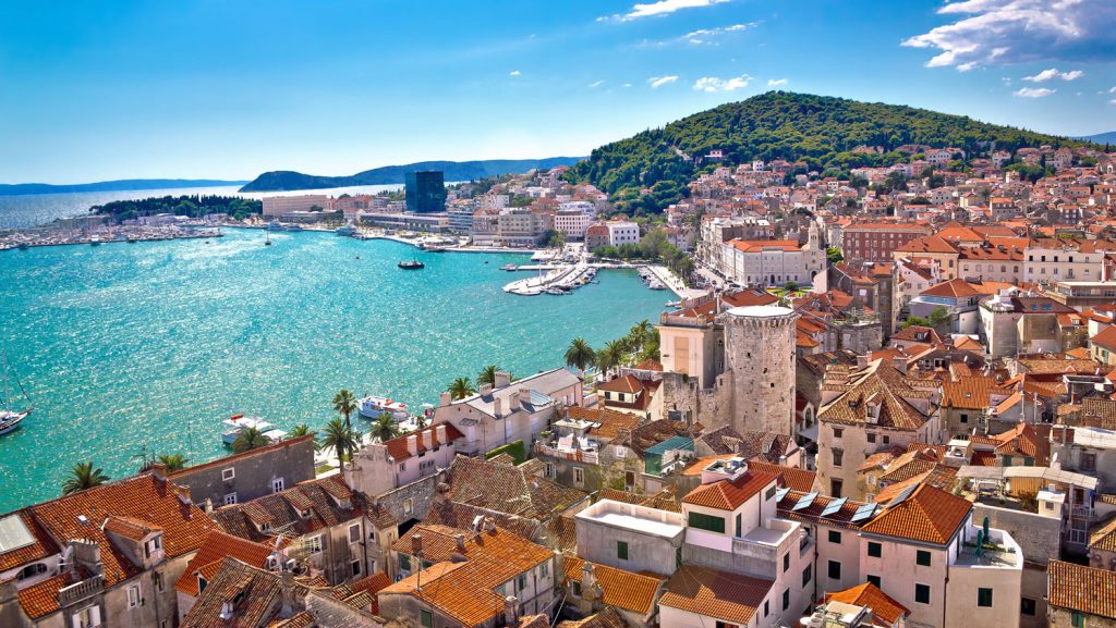 Malerische Städte an der Adria gehören zu den Zielen ab Triest. Foto: TUI Cruises