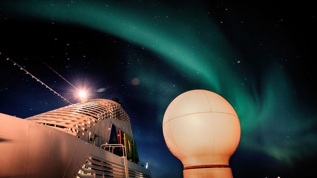 Nordlicher über der AIDAcara. Foto: AIDA Cruises