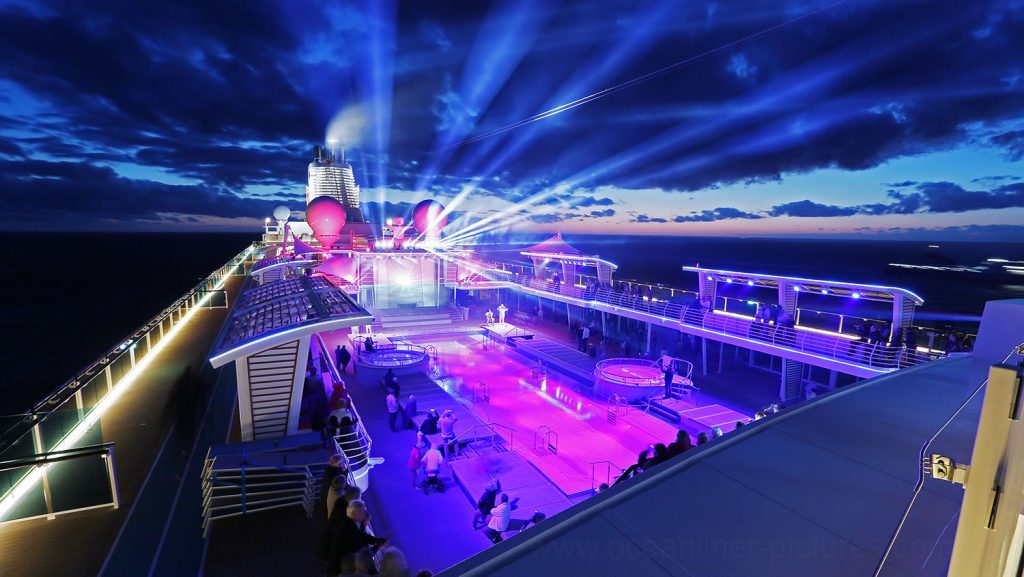 Meeresleuchten Lichtshow Mein Schiff 5. Foto: Oliver Asmussen/oceanliner-pictures.com