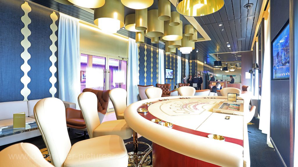 Mein Schiff 6 Casino und Lounge. Foto: Oliver Asmussen/oceanliner-pictures.com