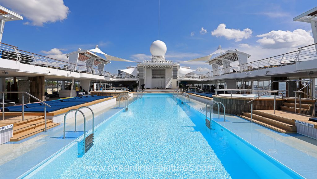 Mein Schiff 6 der 25m Pool. Foto: Oliver Asmussen/oceanliner-pictures.com