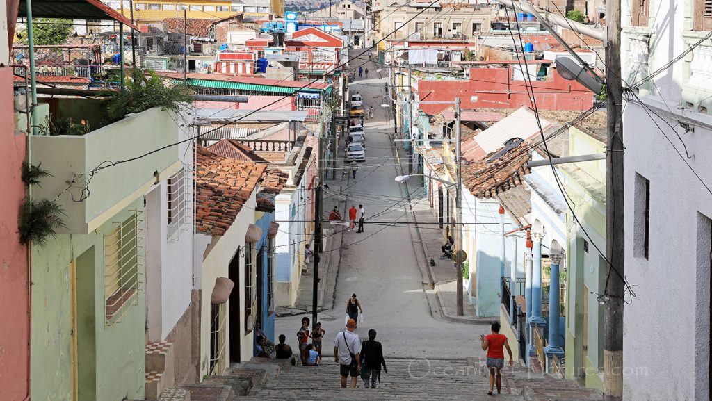 Calle Padre Pico und Stadtviertel El Tivoli in Santiago de Cuba. / Foto: Oliver Asmussen/oceanliner-pictures.com