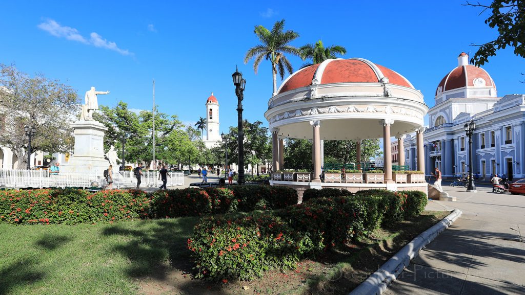 Parque Jose Marti und Rathaus Cienfuegos. / Foto: Oliver Asmussen/oceanliner-pictures.com