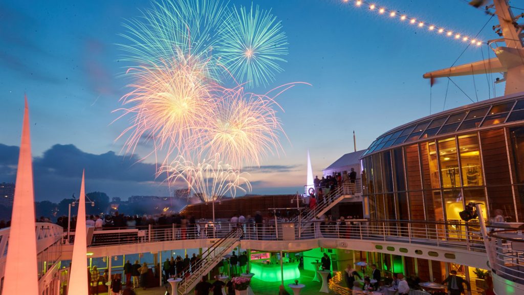 Feuerwerk bei Europas Beste 2015 in Antwerpen. Foto: Hapag Lloyd Kreuzfahrten