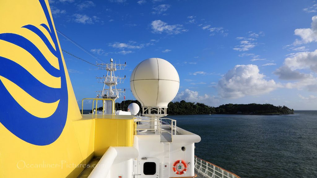 MS Hamburg vor der Ile Royale, Französisch Guyana. / Foto: Oliver Asmussen/oceanliner-pictures.com