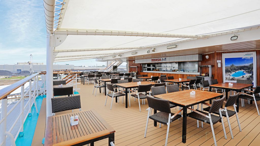 Aussenbereich und Brasa Grill MS Zenith. / Foto: Oliver Asmussen/oceanliner-pictures.com