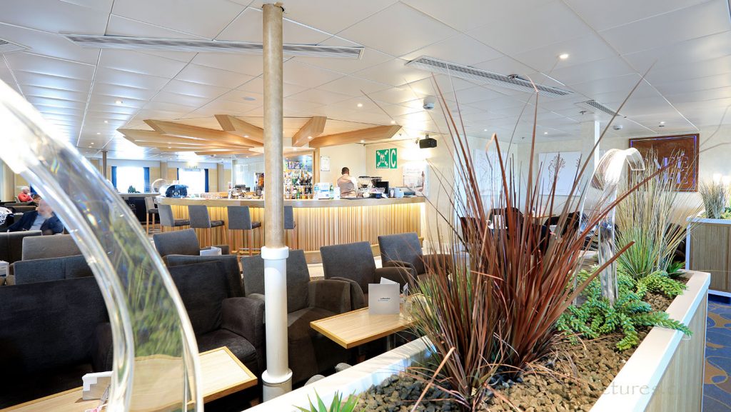 Cafe Cafe Lounge MS Zenith. / Foto: Oliver Asmussen/oceanliner-pictures.com