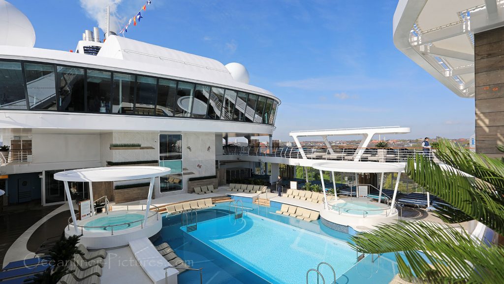 Lagune Swimmingpool Mein Schiff 1. / Foto: Oliver Asmussen/oceanliner-pictures.com