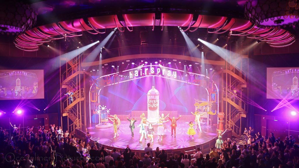 Hairspray Broadway Musical auf der Symphony of the Seas. / Foto: Oliver Asmussen/oceanliner-pictures.com