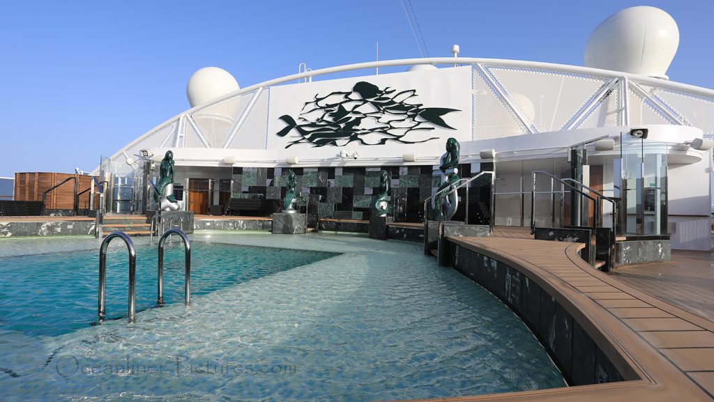 MSC Seaview Yacht Club Pool. / Foto: Oliver Asmussen/oceanliner-pictures.com