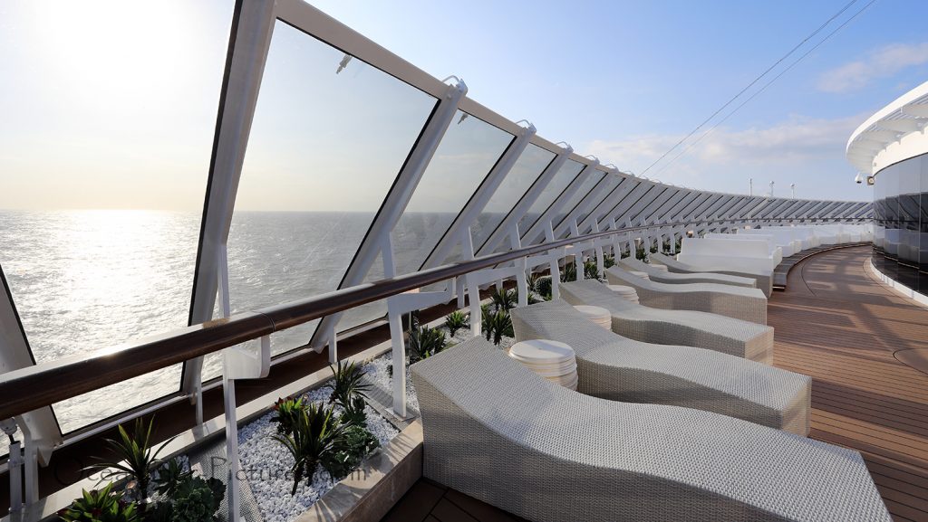 MSC Seaview Yacht Club Sonnendeck am Abend. / Foto: Oliver Asmussen/oceanliner-pictures.com