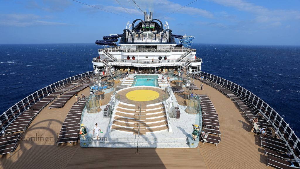 Panoramablick MSC Seaview Sonnendeck und Panorama Pool von Deck 20. / Foto: Oliver Asmussen/oceanliner-pictures.com