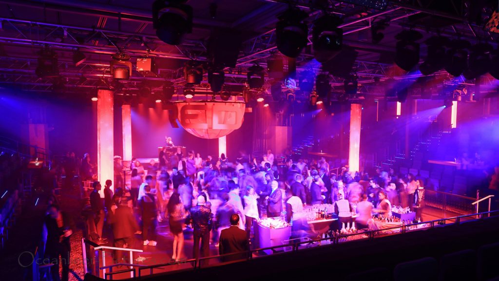 Red Nightclub Studio B Symphony of the Seas. / Foto: Oliver Asmussen/oceanliner-pictures.com