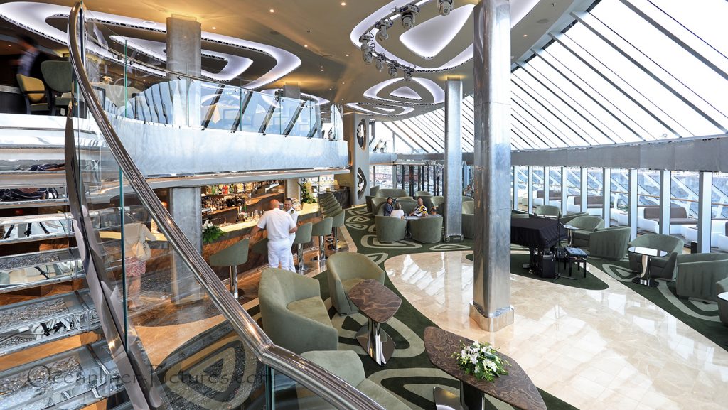 Top Sail Lounge MSC Seaview Yacht Club. / Foto: Oliver Asmussen/oceanliner-pictures.com