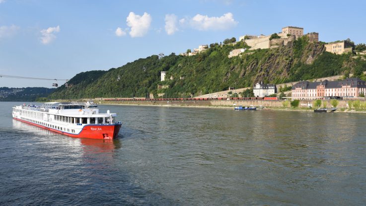 Die Festung Ehrenbreitstein mit der River Art. Foto: nicko cruises