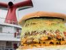 Der wohl größte Burger auf hoher See - Am Hamburger Day auf der Carnival Liberty. Foto: Carnival Corp.
