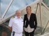 Mein Schiff 6 Kapitän Kjell Holm und TUI Cruises CEO Wybcke Meier vor dem Diamanten. © lenthe/touristik-foto.de