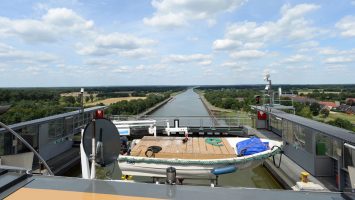 Blick vom Schiffshebewerk in Richtung Elbe. Foto: Lenthe/touristik-foto.de
