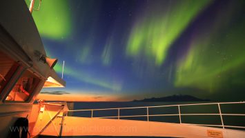 Polarlichter an Bord MS Ocean Majesty vor Island. Foto: Oliver Asmussen/oceanliner-pictures.com