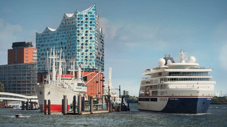 Die Hanseatic nature wird in Hamburg getauft. Foto: Hapag Lloyd Cruises