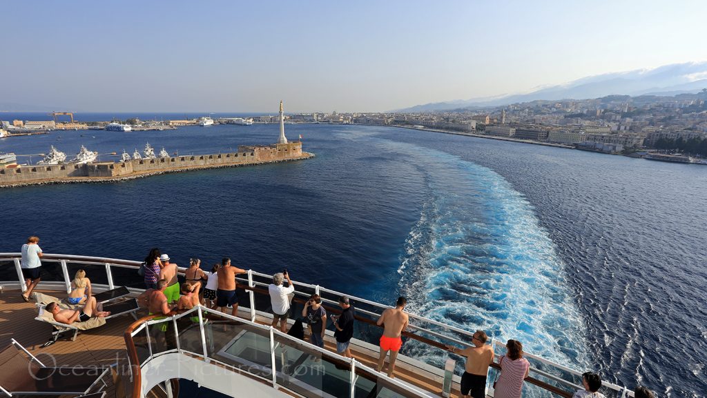 Abfahrt von Hafen Messina MSC Seaview / Foto: Oliver Asmussen/oceanliner-pictures.com