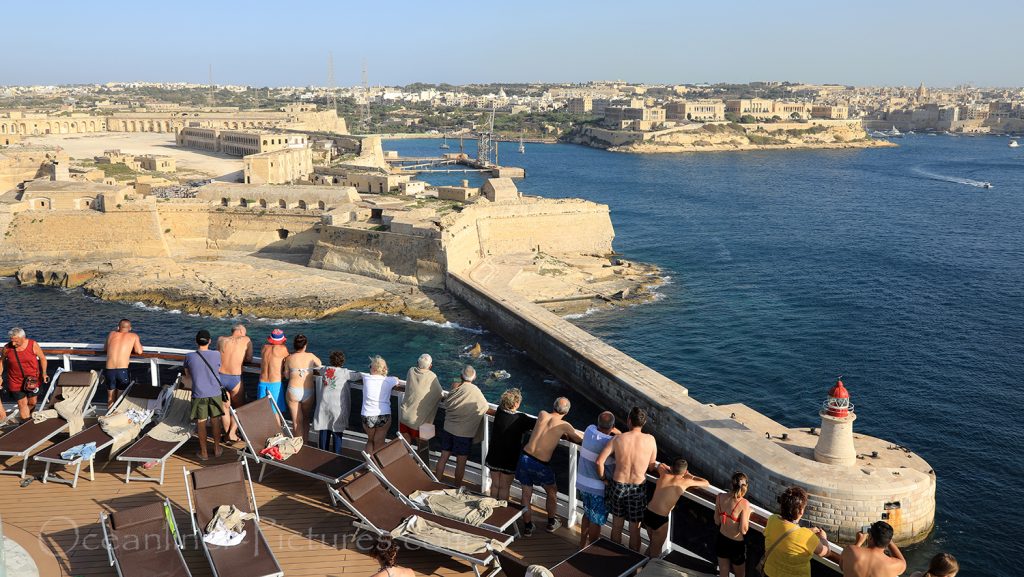 Blick auf Fort Ricasoli, Kalkara und Vittoriosa von MSC Seaview, Malta / Foto: Oliver Asmussen/oceanliner-pictures.com