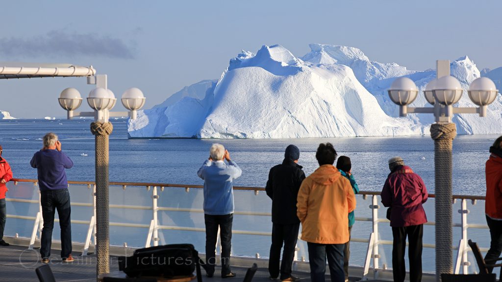 Eisberge von Bord der MS Hamburg bei Uummannaq, Grönland / Foto: Oliver Asmussen/oceanliner-pictures.com