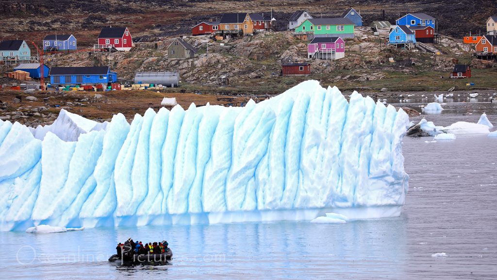 MS Hamburg Zodiac-Fahrten zu den Eisbergen bei Saqqaq in Grönland / Foto: Oliver Asmussen/oceanliner-pictures.com