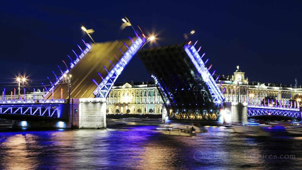 Weisse Nacht St. Petersburg Schlossbrücke / Foto: Oliver Asmussen/oceanliner-pictures.com